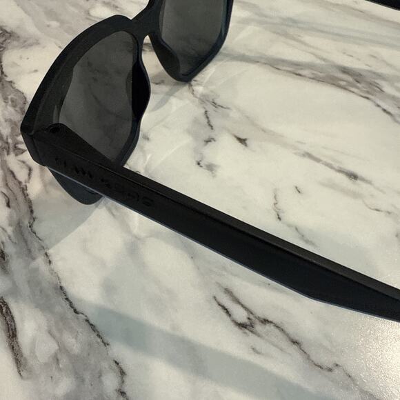 Authentic HAWKERS Motion Black Plastic Round Sunglasses Blue Lens - Picture 5 of 9